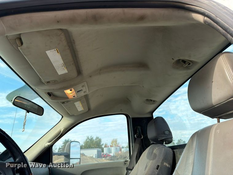 image for item EV7052 2008 GMC Sierra 3500HD pickup truck cab and chassis