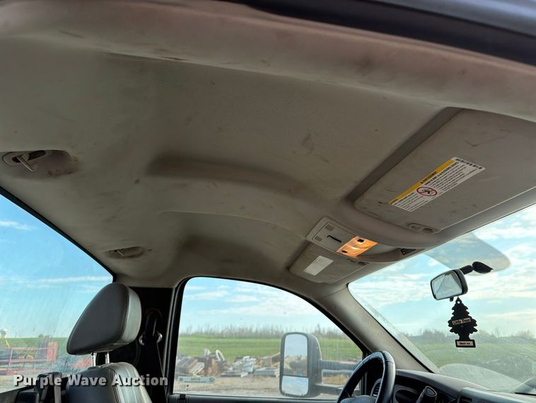 image for item EV7052 2008 GMC Sierra 3500HD pickup truck cab and chassis