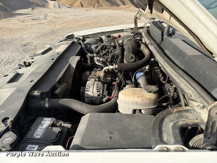 image for item EV7052 2008 GMC Sierra 3500HD pickup truck cab and chassis