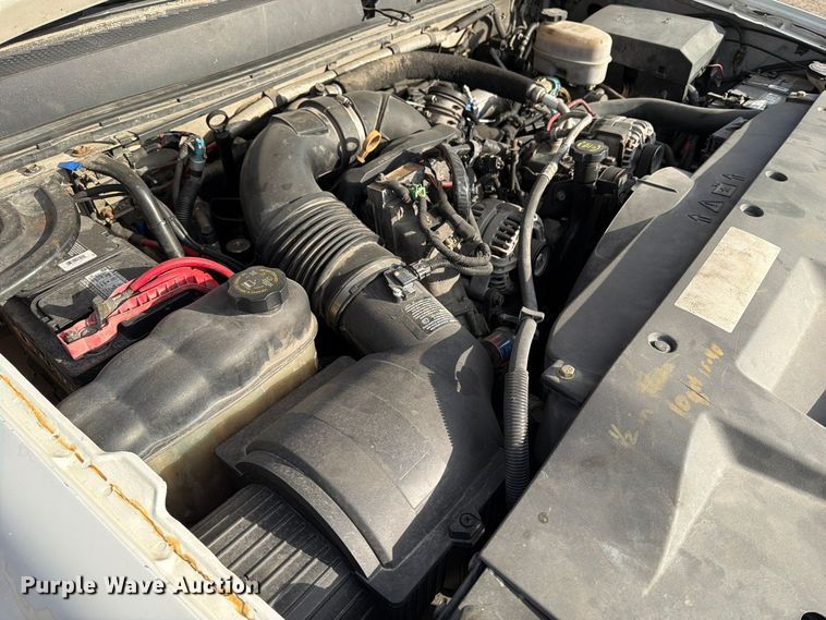image for item EV7052 2008 GMC Sierra 3500HD pickup truck cab and chassis