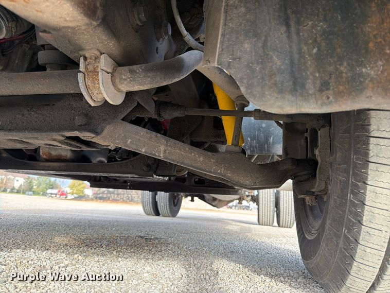 image for item EV7052 2008 GMC Sierra 3500HD pickup truck cab and chassis