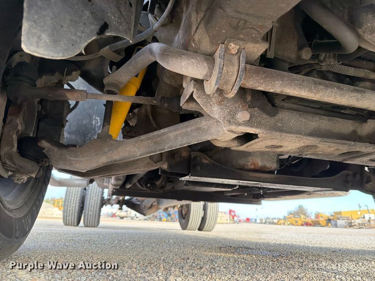 image for item EV7052 2008 GMC Sierra 3500HD pickup truck cab and chassis