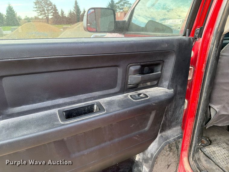 image for item EV7056 2014 RAM 3500 Crew Cab pickup truck