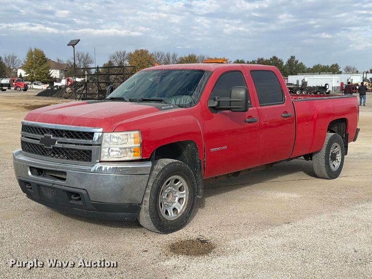 image for item EV7057 2013 Chevrolet Silverado 3500HD Crew Cab pickup truck