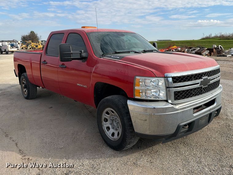 image for item EV7057 2013 Chevrolet Silverado 3500HD Crew Cab pickup truck