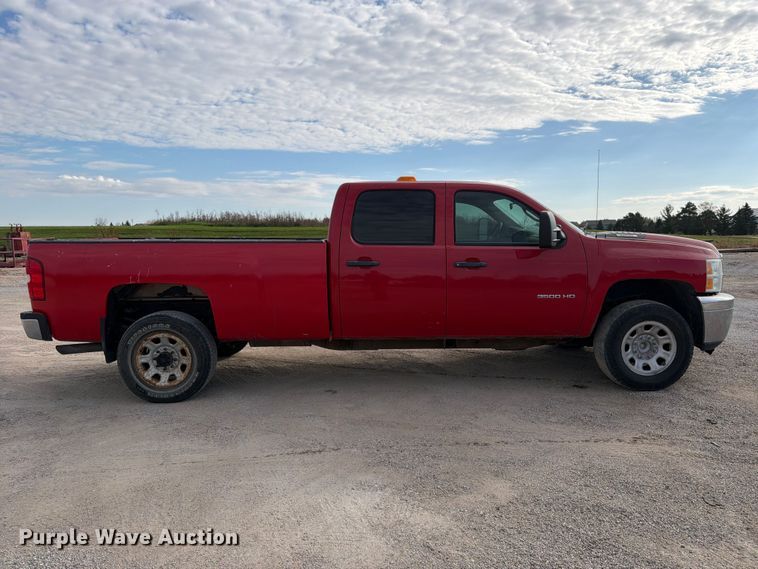 image for item EV7057 2013 Chevrolet Silverado 3500HD Crew Cab pickup truck
