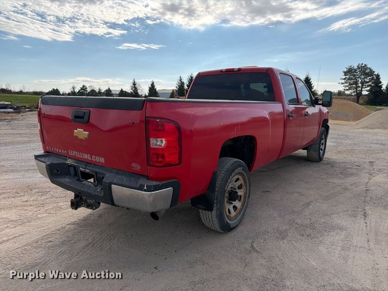 image for item EV7057 2013 Chevrolet Silverado 3500HD Crew Cab pickup truck