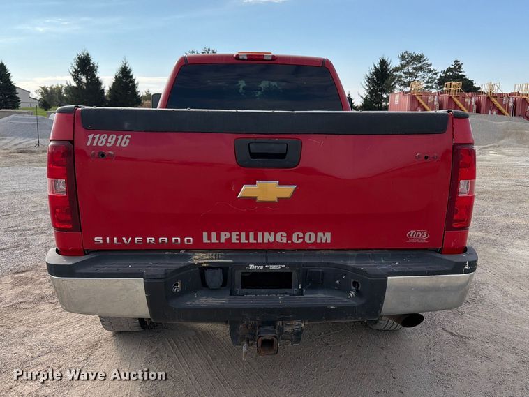 image for item EV7057 2013 Chevrolet Silverado 3500HD Crew Cab pickup truck