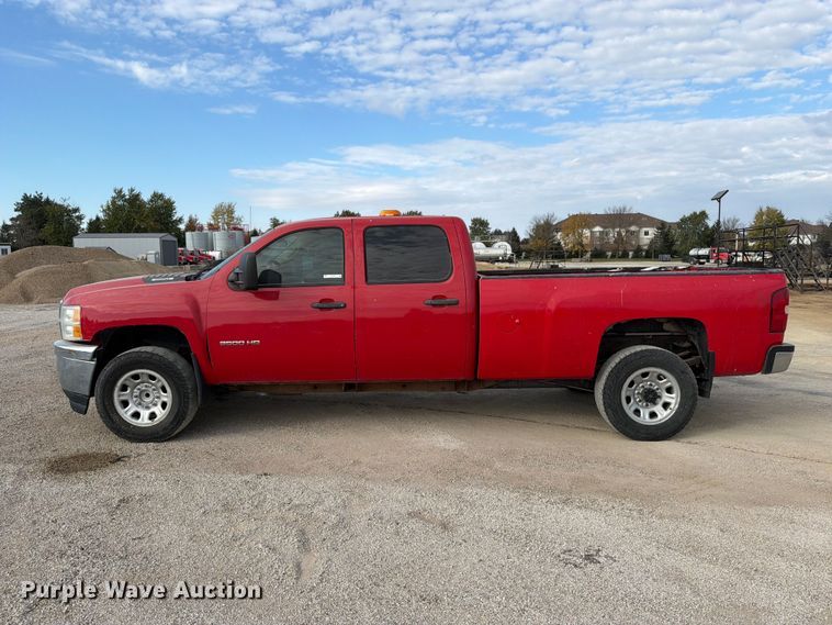 image for item EV7057 2013 Chevrolet Silverado 3500HD Crew Cab pickup truck
