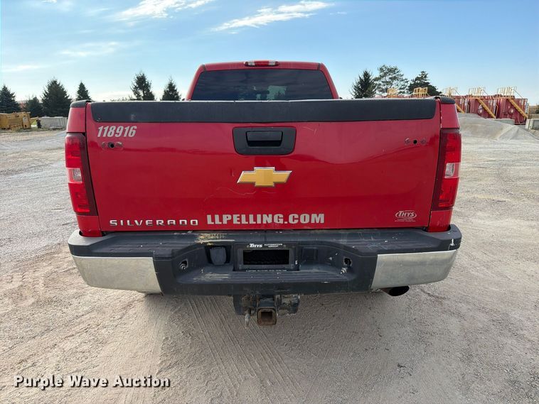 image for item EV7057 2013 Chevrolet Silverado 3500HD Crew Cab pickup truck
