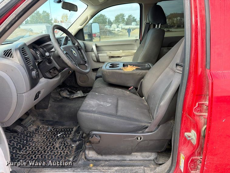 image for item EV7057 2013 Chevrolet Silverado 3500HD Crew Cab pickup truck
