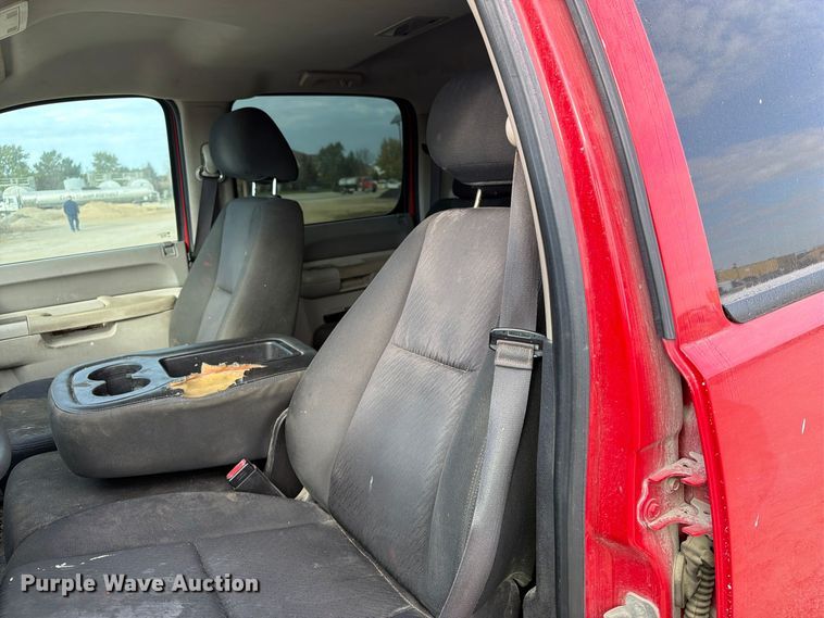 image for item EV7057 2013 Chevrolet Silverado 3500HD Crew Cab pickup truck