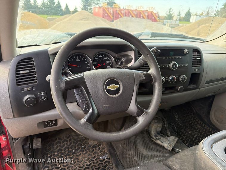 image for item EV7057 2013 Chevrolet Silverado 3500HD Crew Cab pickup truck