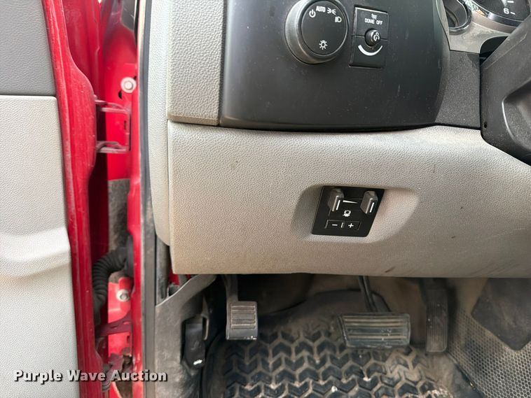 image for item EV7057 2013 Chevrolet Silverado 3500HD Crew Cab pickup truck