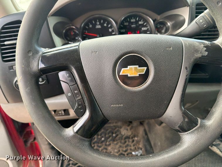 image for item EV7057 2013 Chevrolet Silverado 3500HD Crew Cab pickup truck