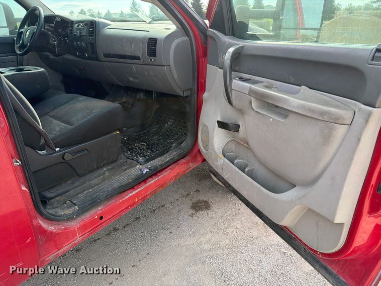 image for item EV7057 2013 Chevrolet Silverado 3500HD Crew Cab pickup truck