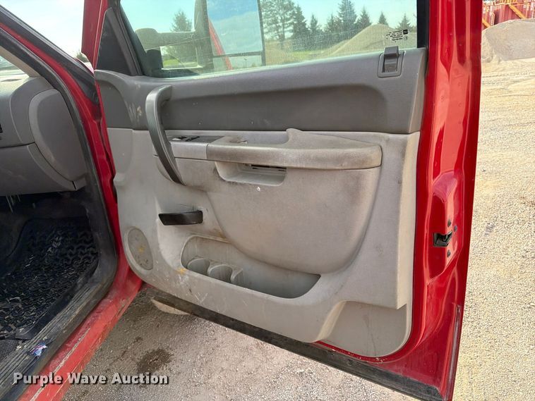 image for item EV7057 2013 Chevrolet Silverado 3500HD Crew Cab pickup truck