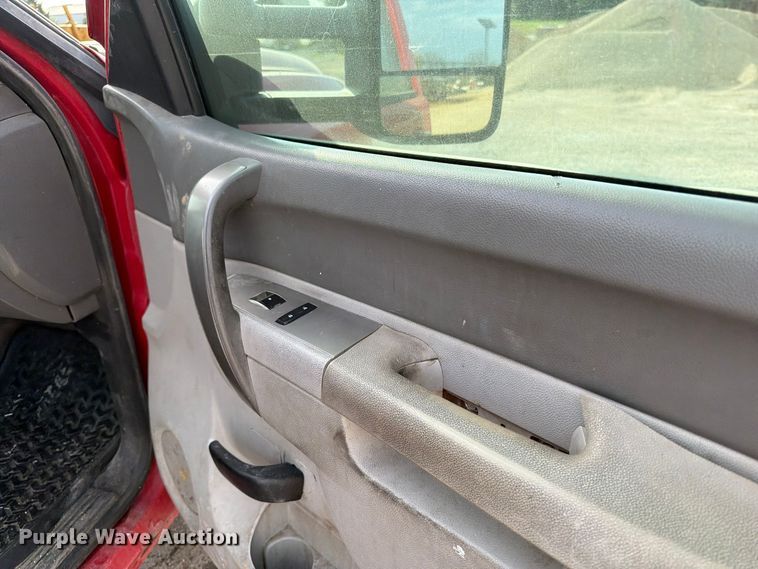 image for item EV7057 2013 Chevrolet Silverado 3500HD Crew Cab pickup truck