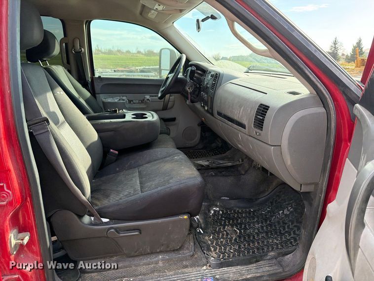 image for item EV7057 2013 Chevrolet Silverado 3500HD Crew Cab pickup truck