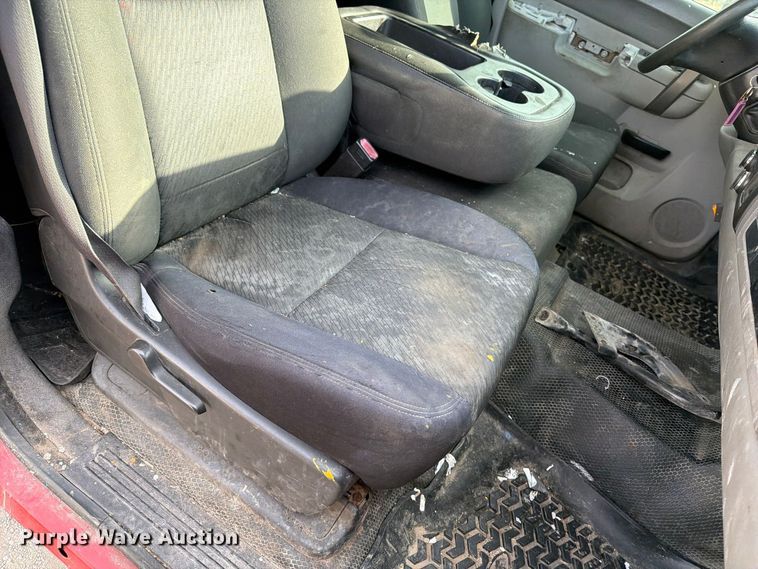 image for item EV7057 2013 Chevrolet Silverado 3500HD Crew Cab pickup truck