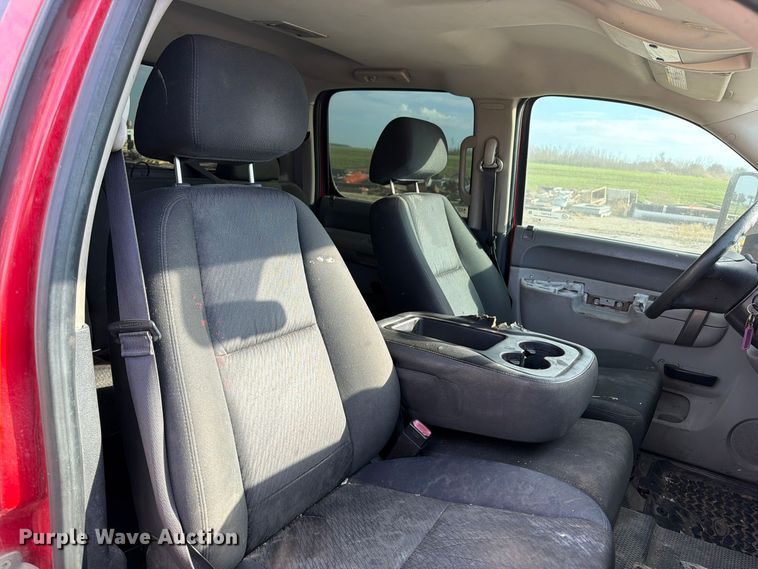 image for item EV7057 2013 Chevrolet Silverado 3500HD Crew Cab pickup truck