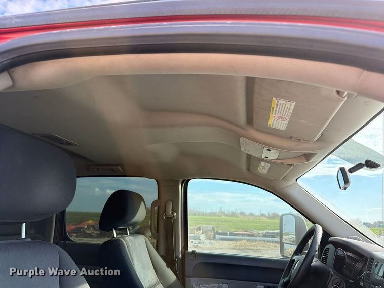 image for item EV7057 2013 Chevrolet Silverado 3500HD Crew Cab pickup truck
