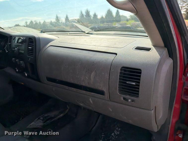 image for item EV7057 2013 Chevrolet Silverado 3500HD Crew Cab pickup truck