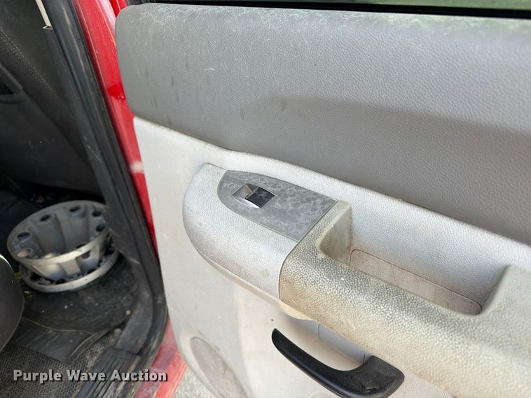 image for item EV7057 2013 Chevrolet Silverado 3500HD Crew Cab pickup truck