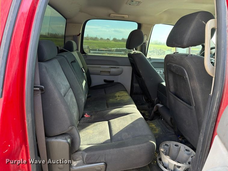 image for item EV7057 2013 Chevrolet Silverado 3500HD Crew Cab pickup truck
