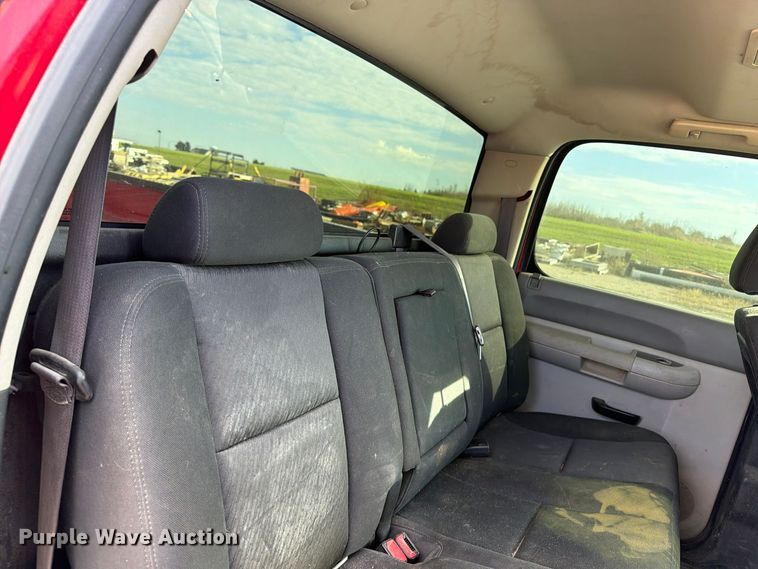 image for item EV7057 2013 Chevrolet Silverado 3500HD Crew Cab pickup truck