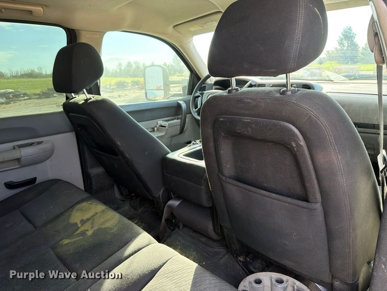 image for item EV7057 2013 Chevrolet Silverado 3500HD Crew Cab pickup truck