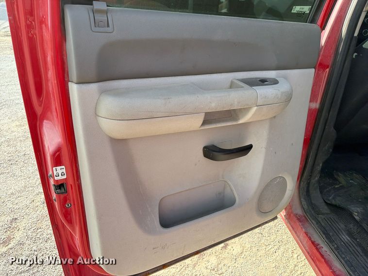 image for item EV7057 2013 Chevrolet Silverado 3500HD Crew Cab pickup truck