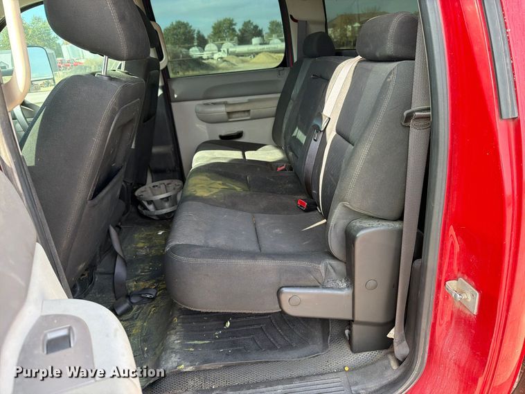 image for item EV7057 2013 Chevrolet Silverado 3500HD Crew Cab pickup truck