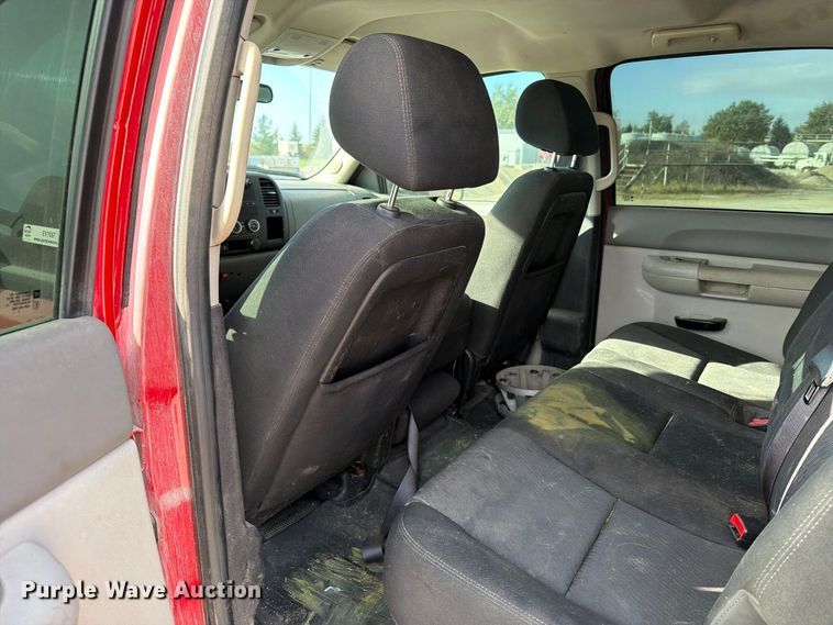 image for item EV7057 2013 Chevrolet Silverado 3500HD Crew Cab pickup truck