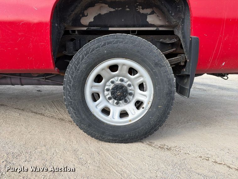 image for item EV7057 2013 Chevrolet Silverado 3500HD Crew Cab pickup truck