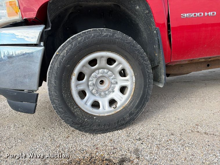 image for item EV7057 2013 Chevrolet Silverado 3500HD Crew Cab pickup truck