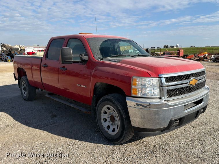 image for item EV7058 2014 Chevrolet Silverado 3500HD Crew Cab pickup truck