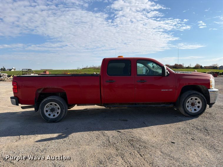 image for item EV7058 2014 Chevrolet Silverado 3500HD Crew Cab pickup truck