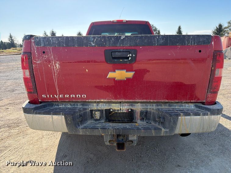 image for item EV7058 2014 Chevrolet Silverado 3500HD Crew Cab pickup truck