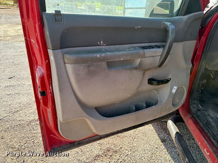 image for item EV7058 2014 Chevrolet Silverado 3500HD Crew Cab pickup truck
