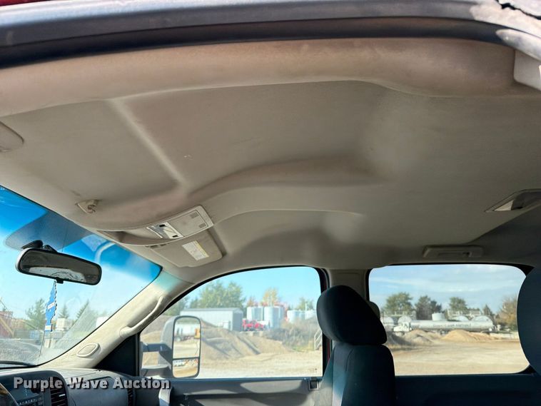 image for item EV7058 2014 Chevrolet Silverado 3500HD Crew Cab pickup truck