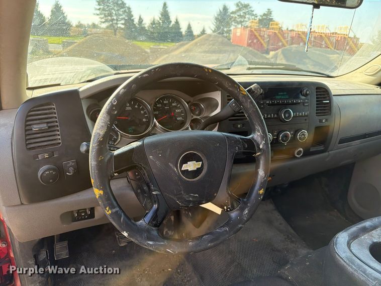 image for item EV7058 2014 Chevrolet Silverado 3500HD Crew Cab pickup truck