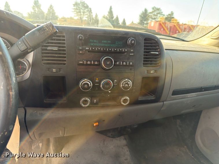 image for item EV7058 2014 Chevrolet Silverado 3500HD Crew Cab pickup truck