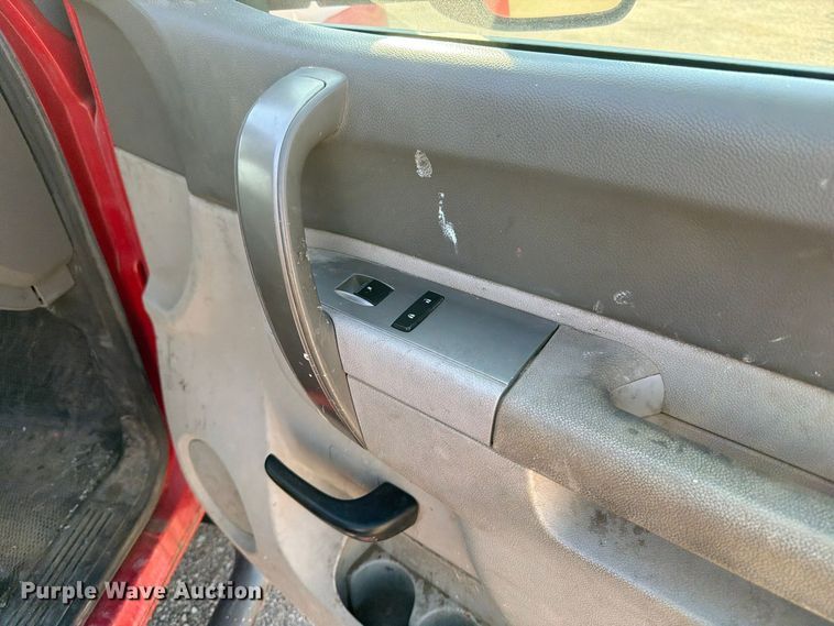 image for item EV7058 2014 Chevrolet Silverado 3500HD Crew Cab pickup truck