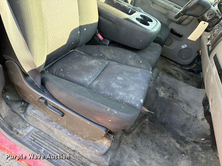 image for item EV7058 2014 Chevrolet Silverado 3500HD Crew Cab pickup truck