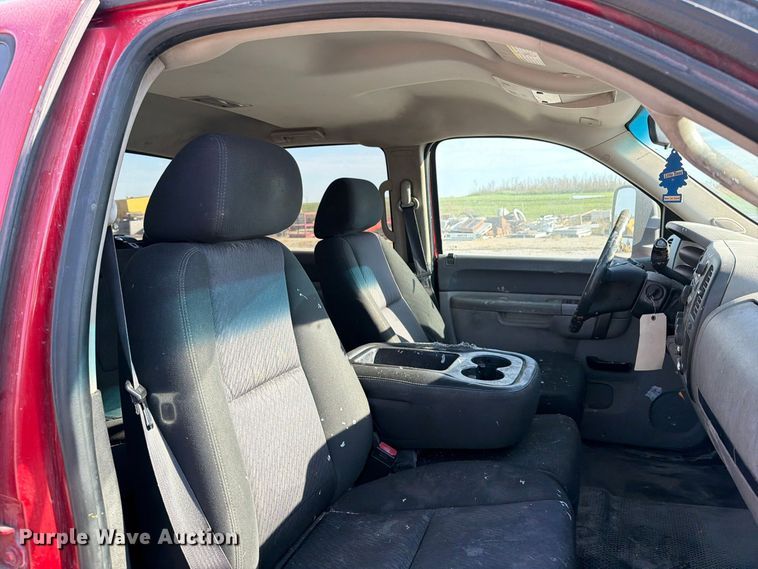 image for item EV7058 2014 Chevrolet Silverado 3500HD Crew Cab pickup truck