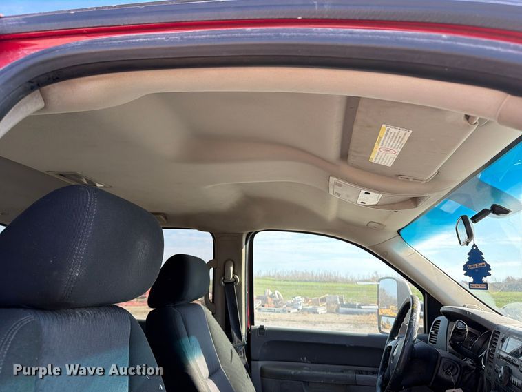 image for item EV7058 2014 Chevrolet Silverado 3500HD Crew Cab pickup truck