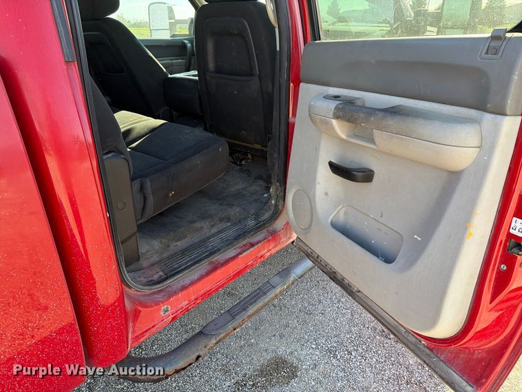 image for item EV7058 2014 Chevrolet Silverado 3500HD Crew Cab pickup truck