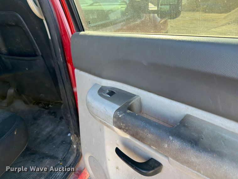 image for item EV7058 2014 Chevrolet Silverado 3500HD Crew Cab pickup truck