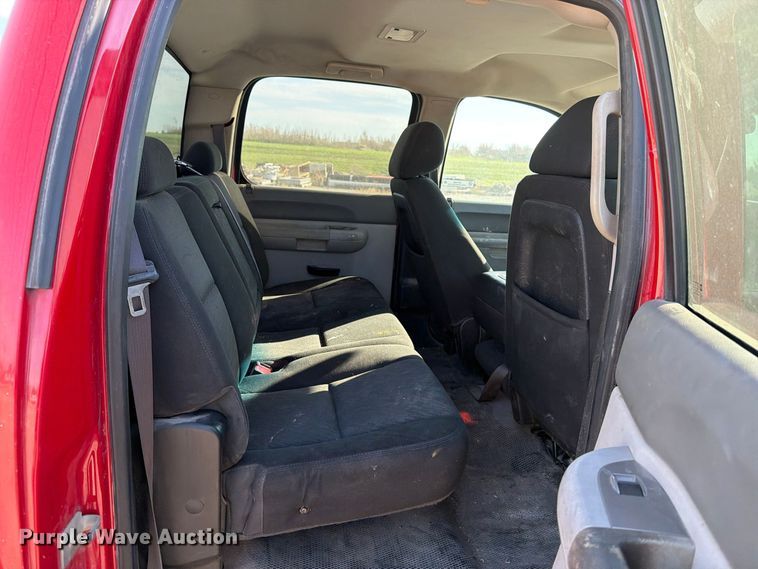 image for item EV7058 2014 Chevrolet Silverado 3500HD Crew Cab pickup truck